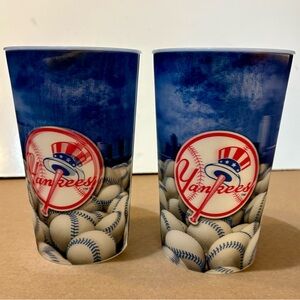 2 New York Yankees 2014 Stadium
Holographic Souvenir Cup Cityscape
Skyline 32 Oz